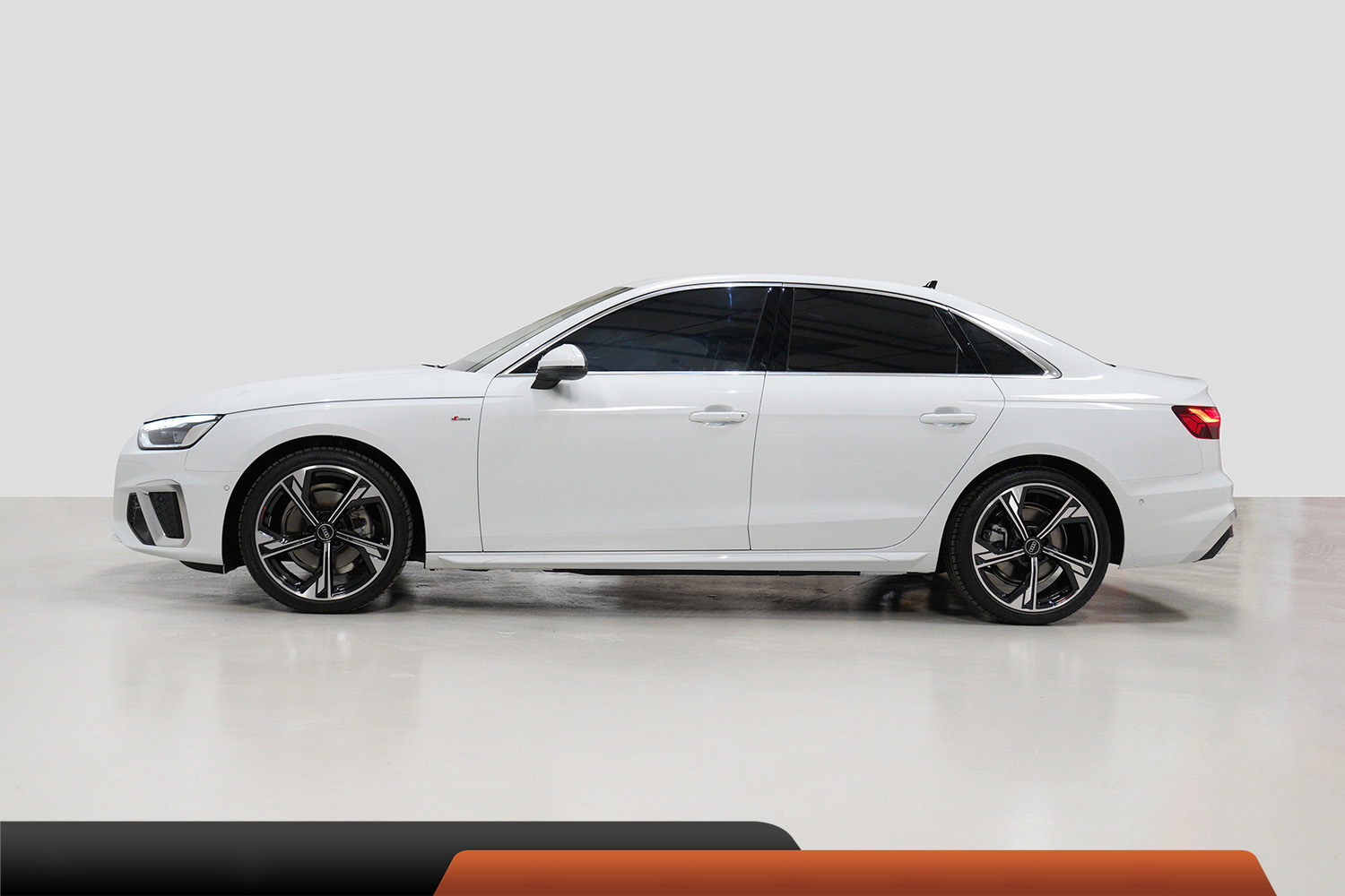 Fazaa - Audi A4 35 TFSI S Line White - 2023 Fazaa - Audi A4 35 TFSI S Line White - 2023
