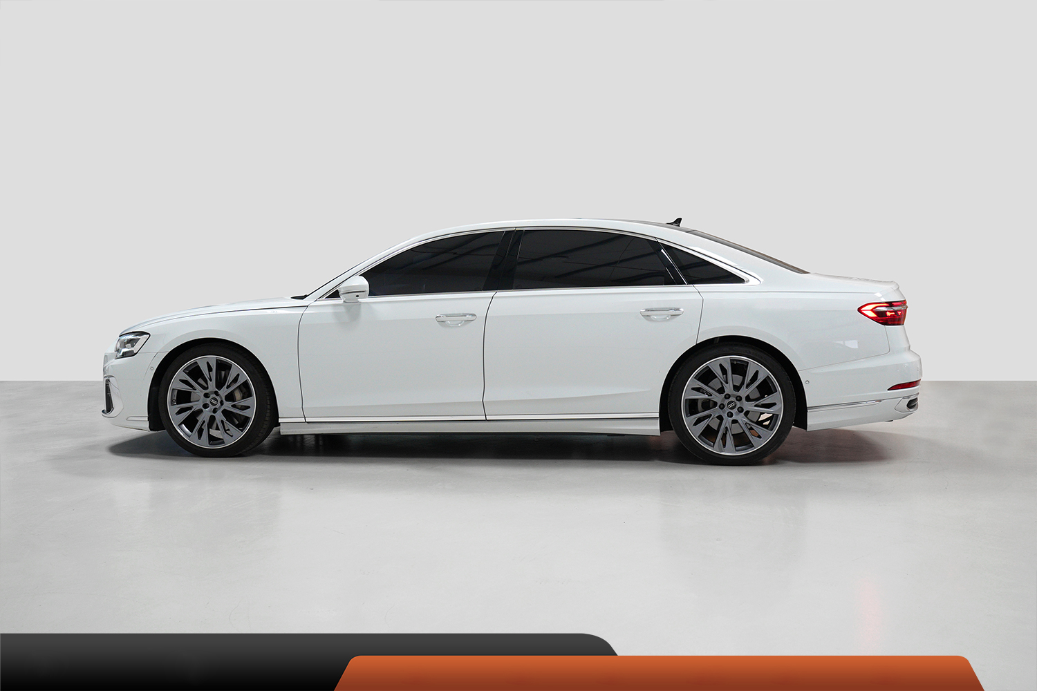 Fazaa - Audi A8L 55 TFSI Quattro White - 2022